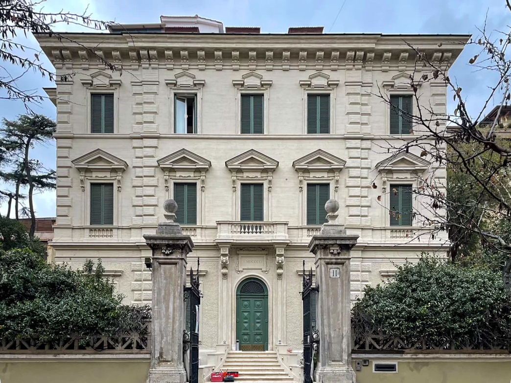 La facciata del Villino Chiassi, riportata a nuovo grazie all'intervento di rifacimento facciata messo in atto da Edilerica