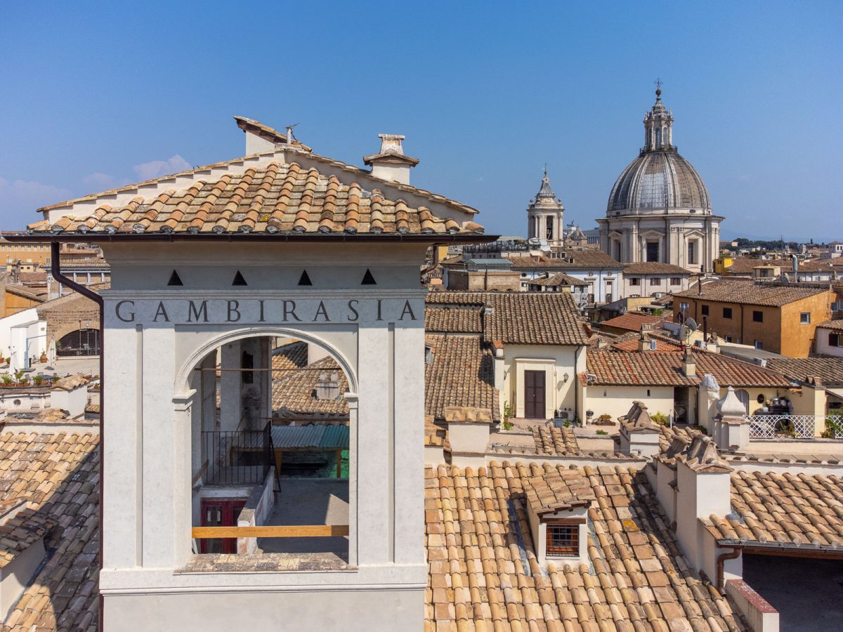Palazzo Gambirasi, nel cuore di Roma, sottoposto a un complesso intervento di consolidamento strutturale e restauro architettonico ad opera dell'impresa di costruzioni romana Edilerica
